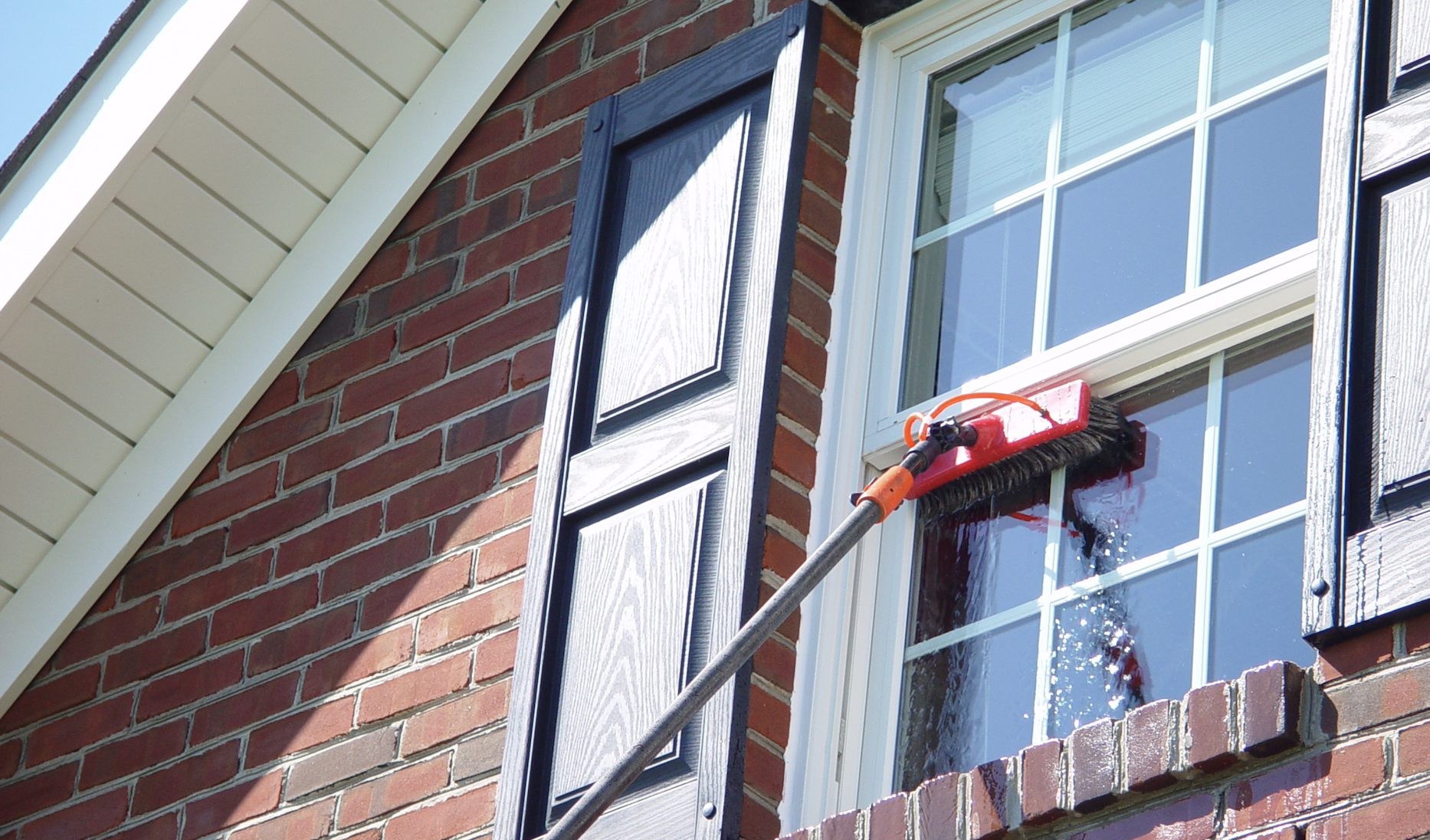 Read more about the article Expert Window Cleaning Tips